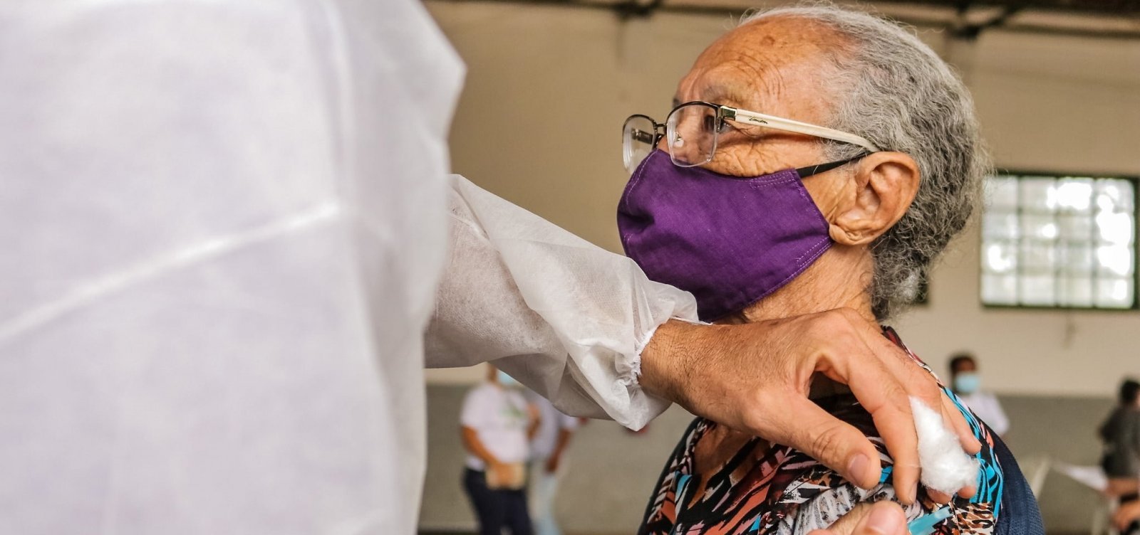 Vacinação para idosos acima dos 85 anos em Salvador começa nesta segunda-feira; confira os postos