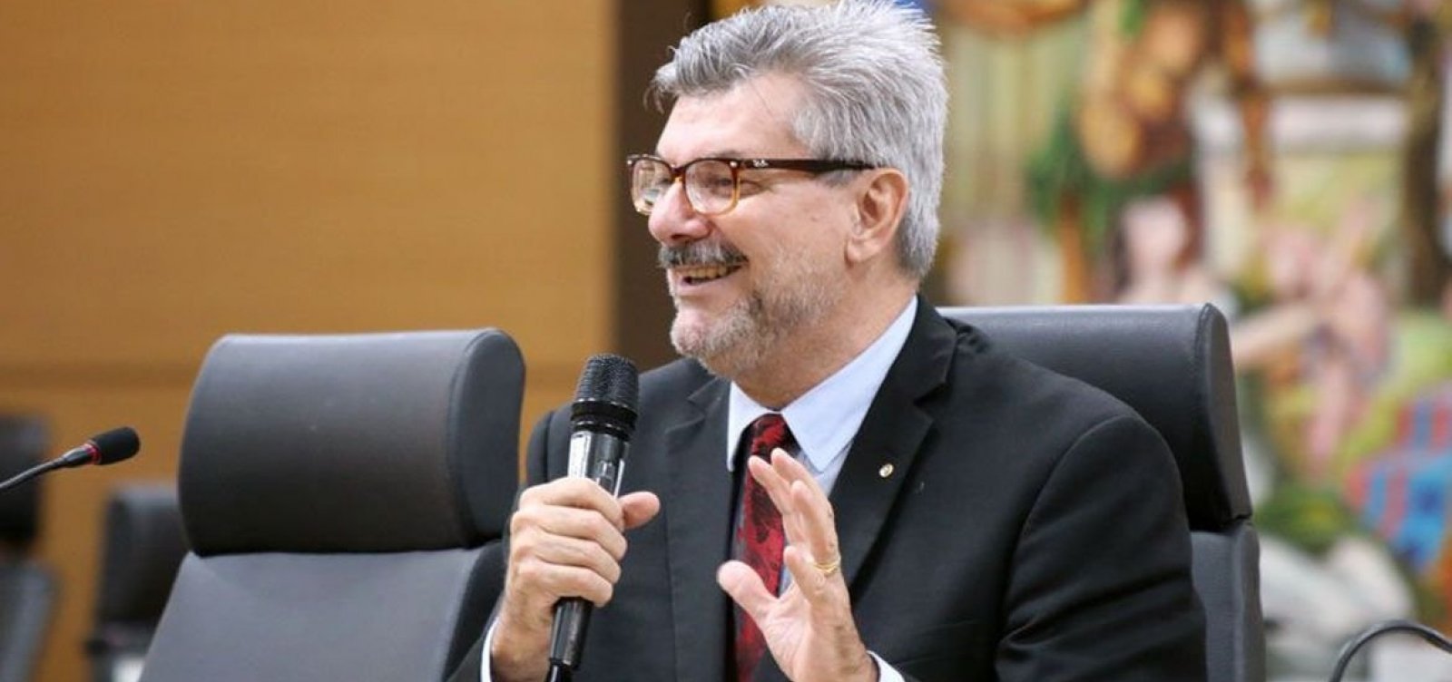 Ministro do STJ é internado com Covid-19 em Brasília