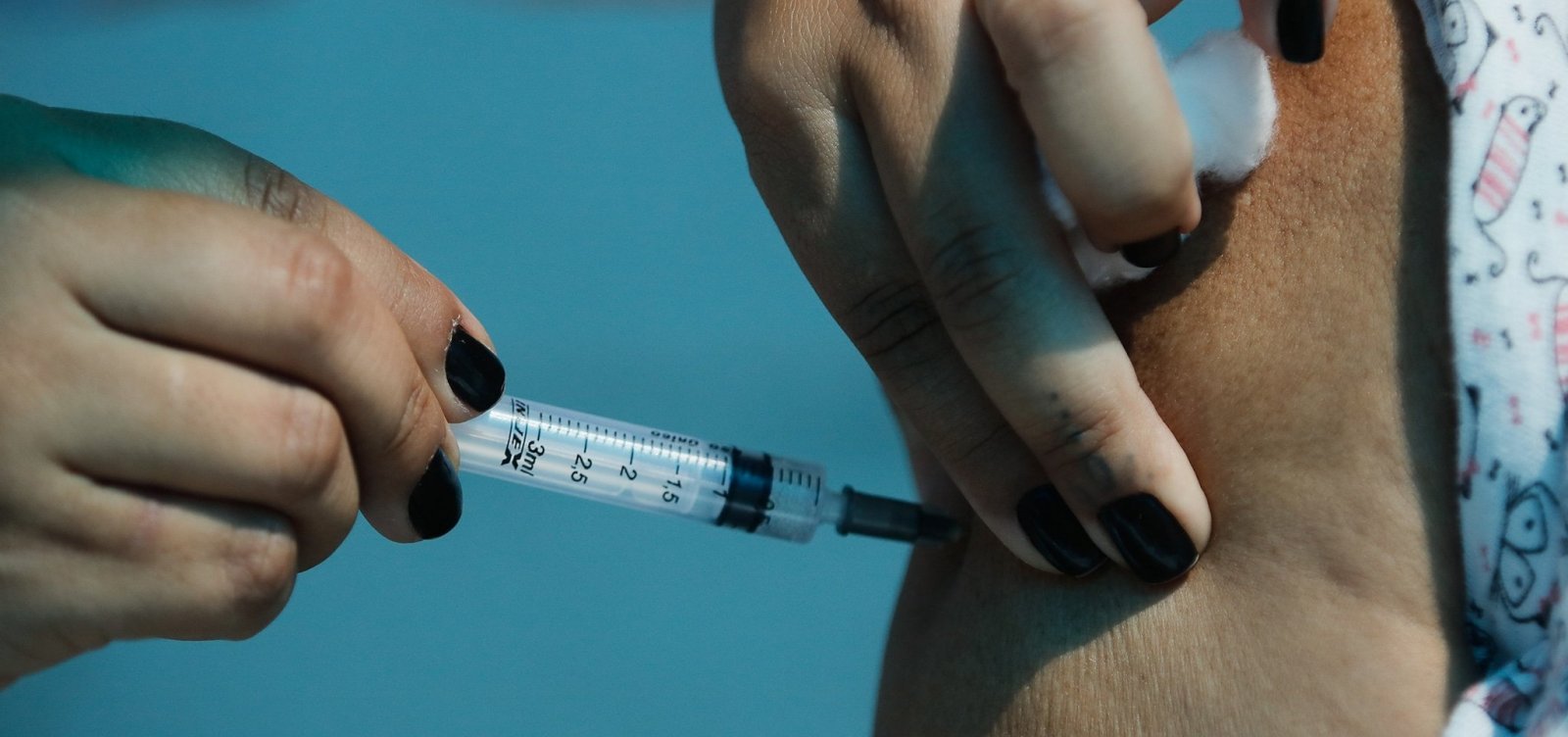 Vacinação contra Covid-19 no Rio é suspensa por falta de doses