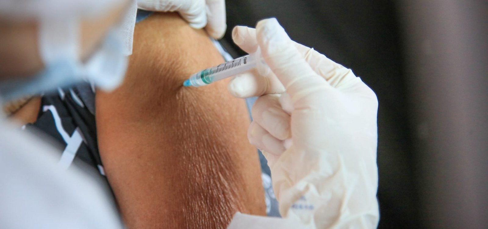 Vacinação para idosos a partir dos 83 anos começa nesta terça-feira em Salvador