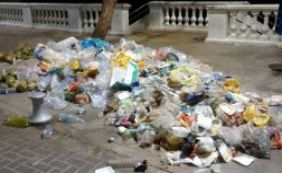 Lixo na Barra causa polêmica entre internautas; Limpurb cita medida de contenção