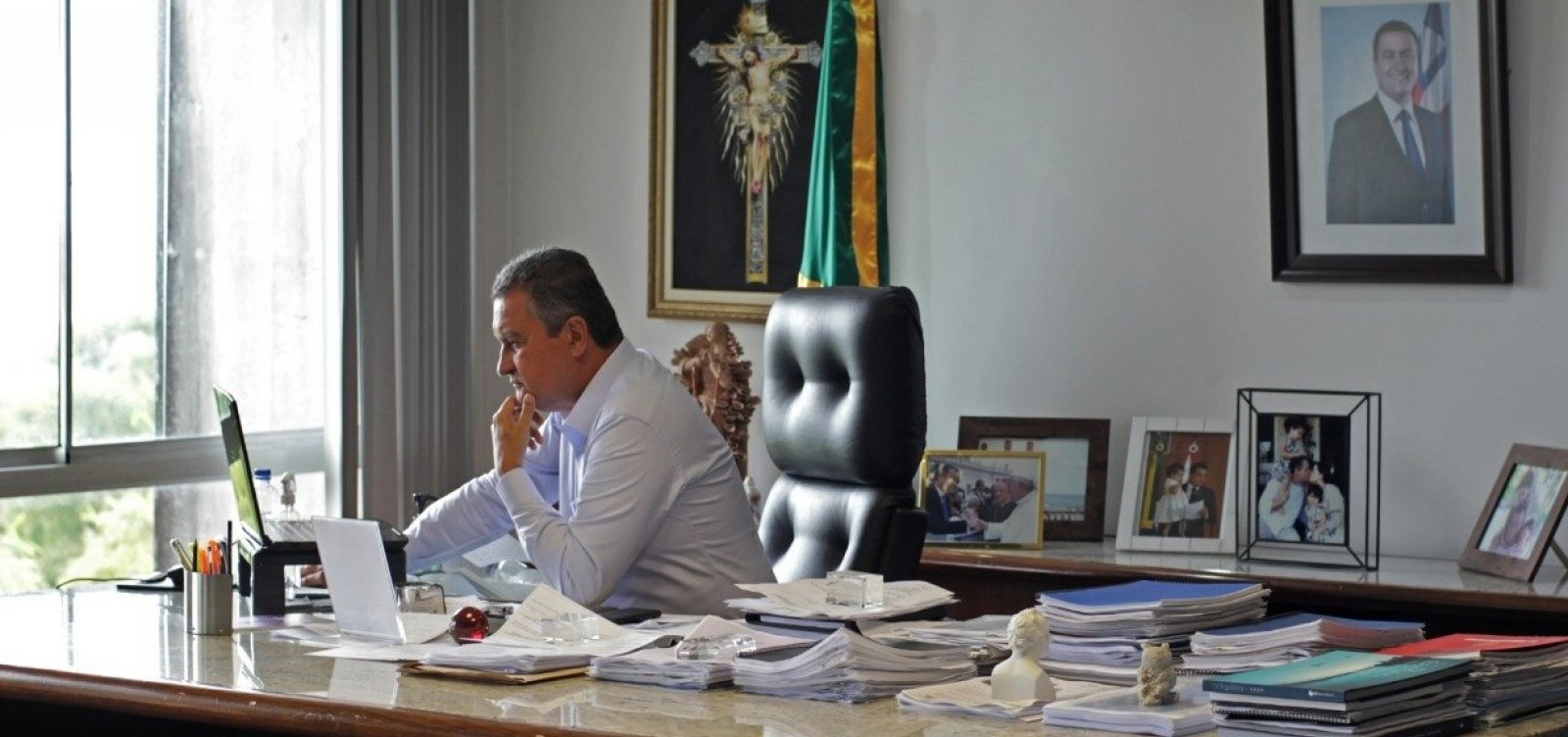 ‘Que haja celeridade na definição das novas vacinas’, diz Rui após reunião com Pazuello