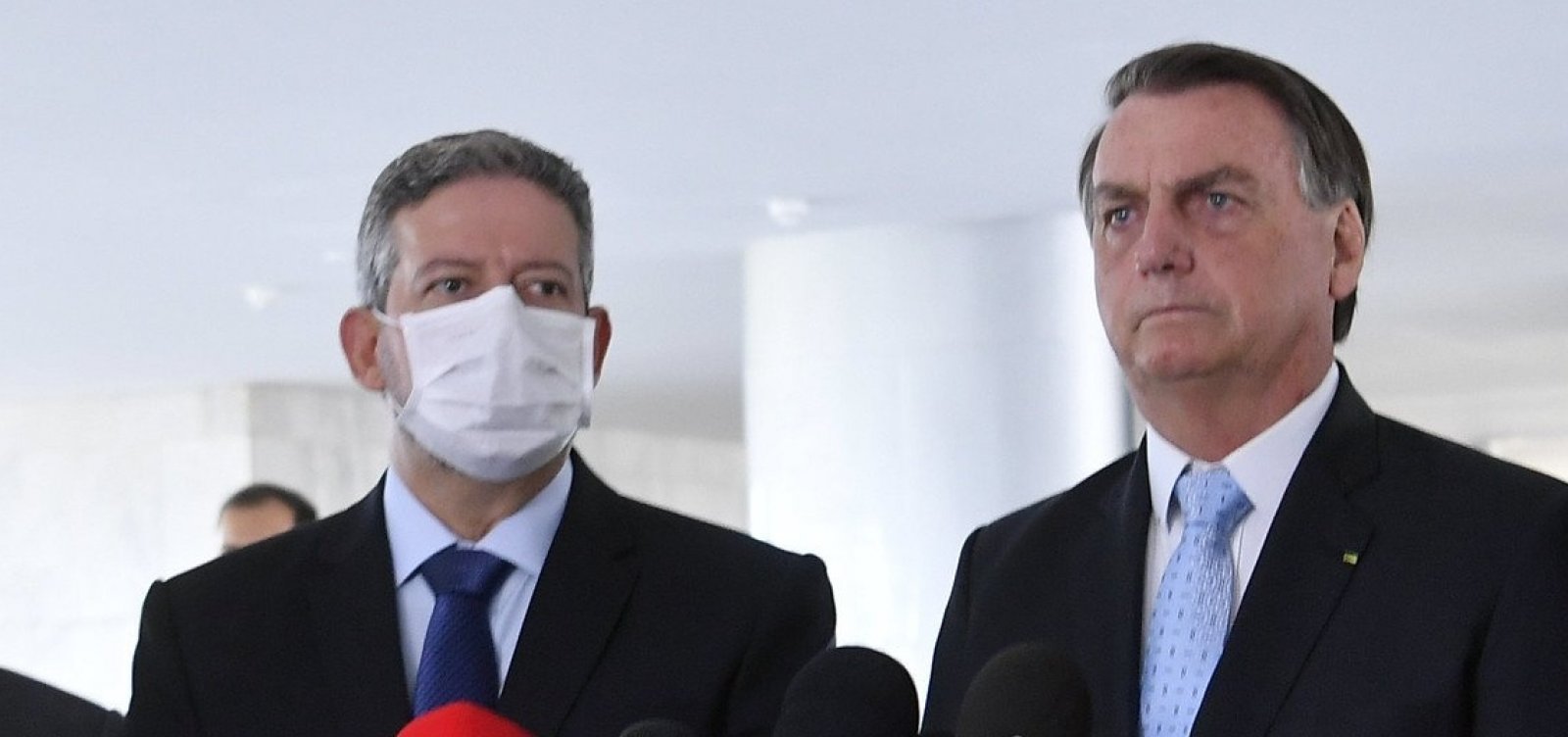 Presidente da Câmara se encontra com Bolsonaro para discutir prisão de Daniel Silveira