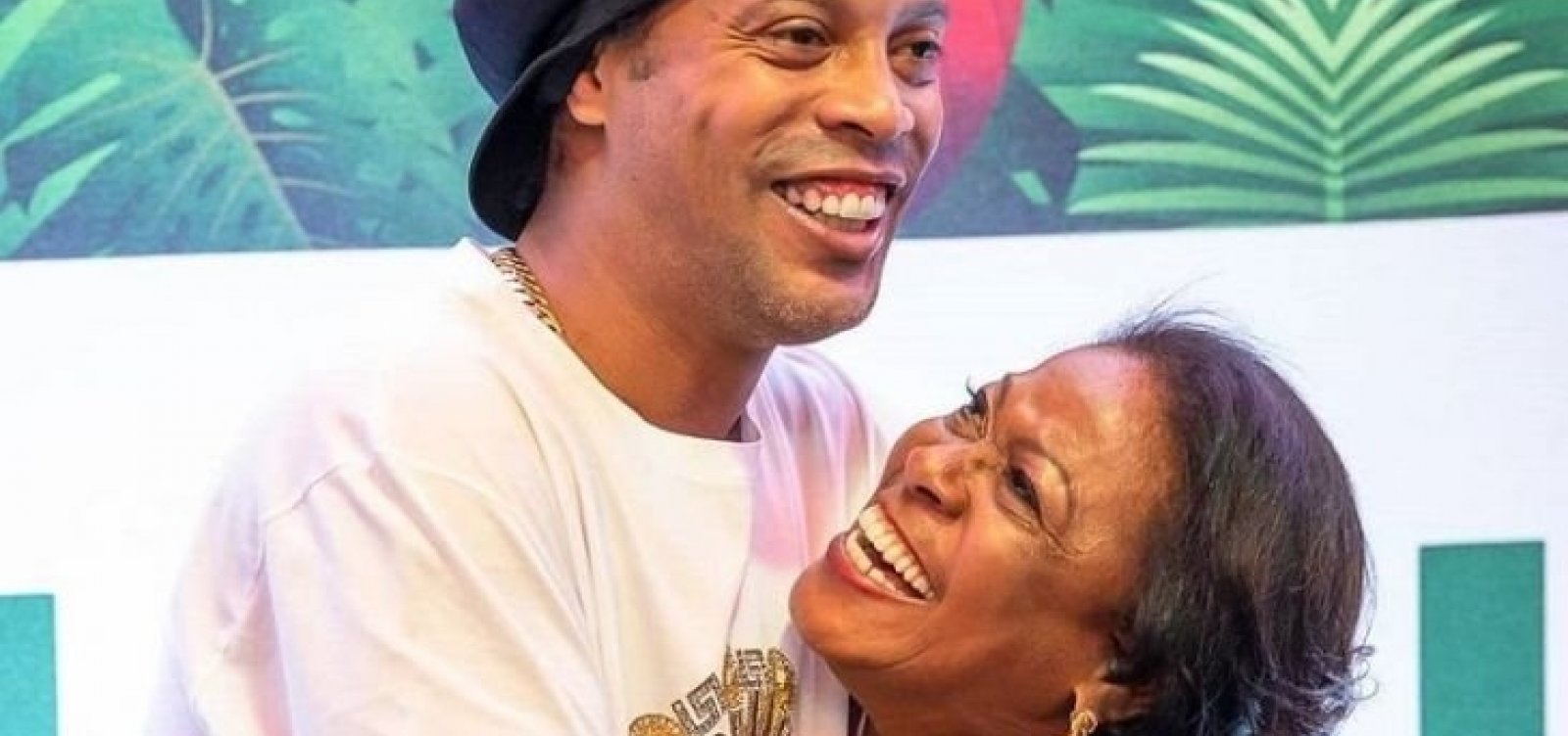 Morre por complicações da Covid-19 mãe do ex-jogador Ronaldinho Gaúcho