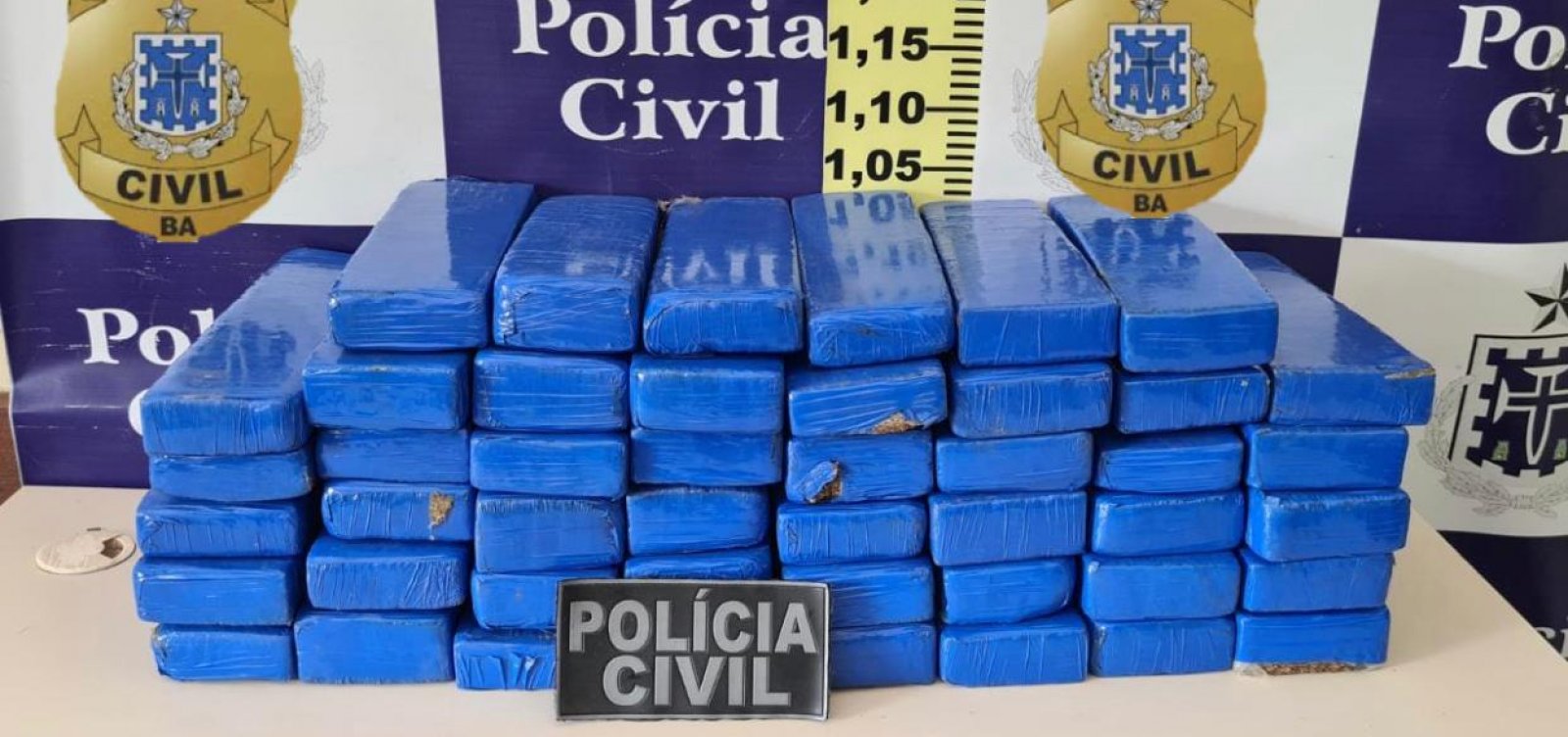 Feira de Santana: homem é preso em flagrante com 46 tabletes de maconha em ônibus