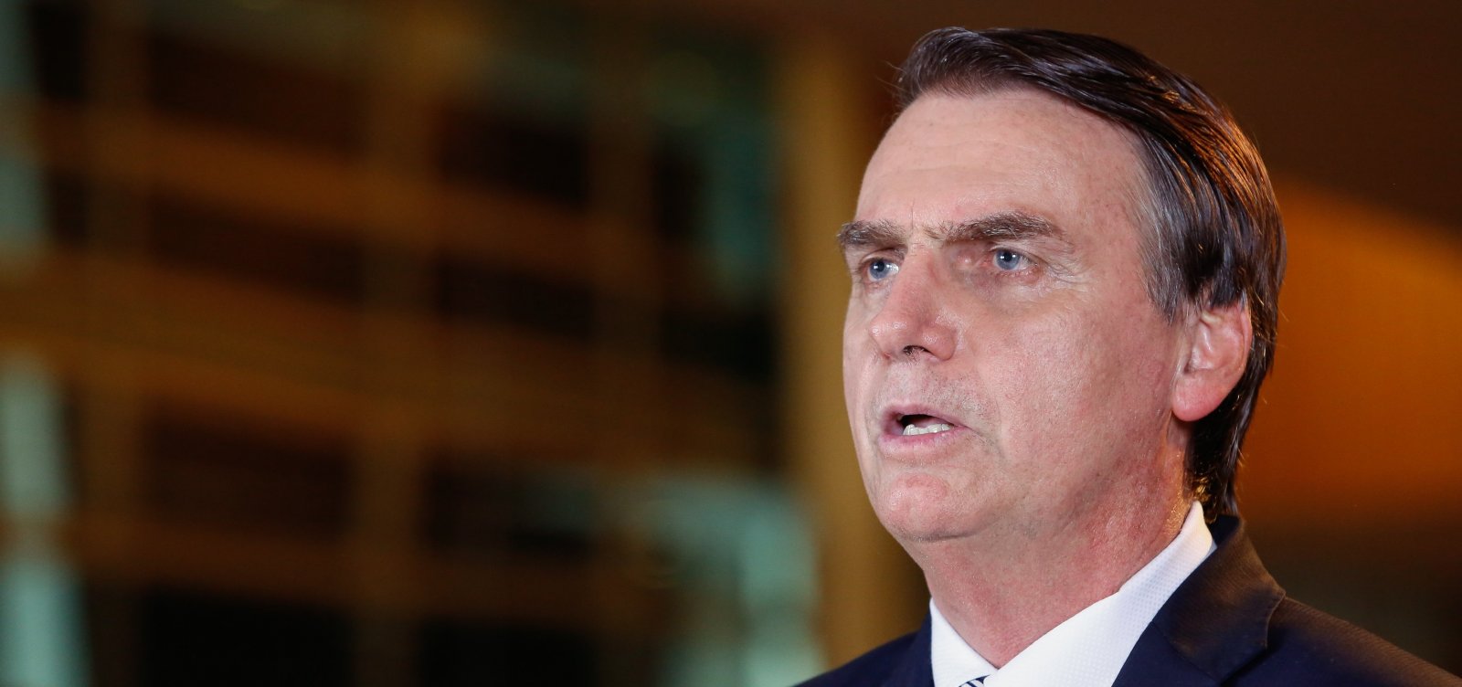 ‘O povo não aguenta mais ficar em casa’, diz Bolsonaro 