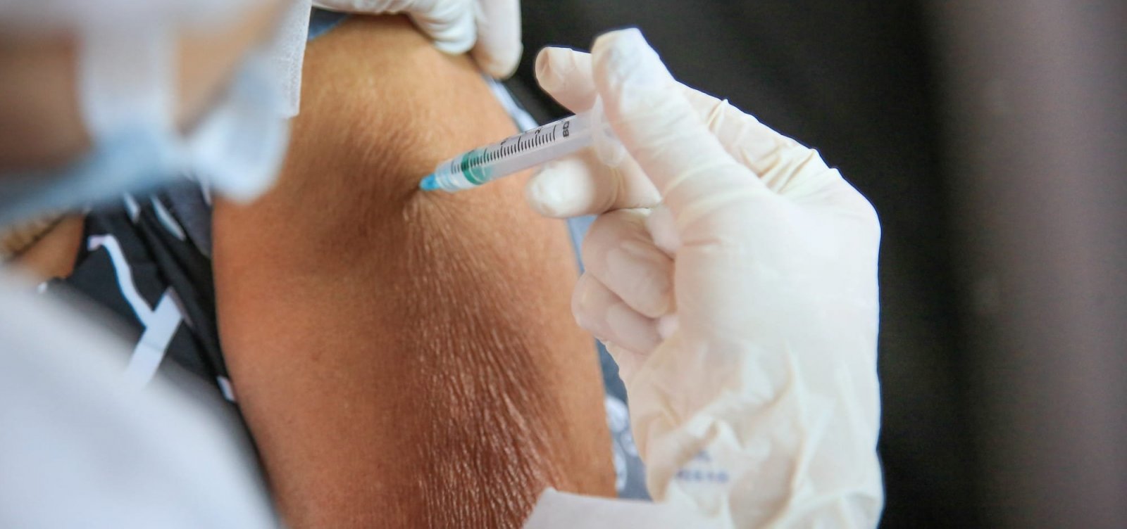 Vacinação em Salvador finaliza às 12h nesta segunda-feira por escassez de doses; confira postos