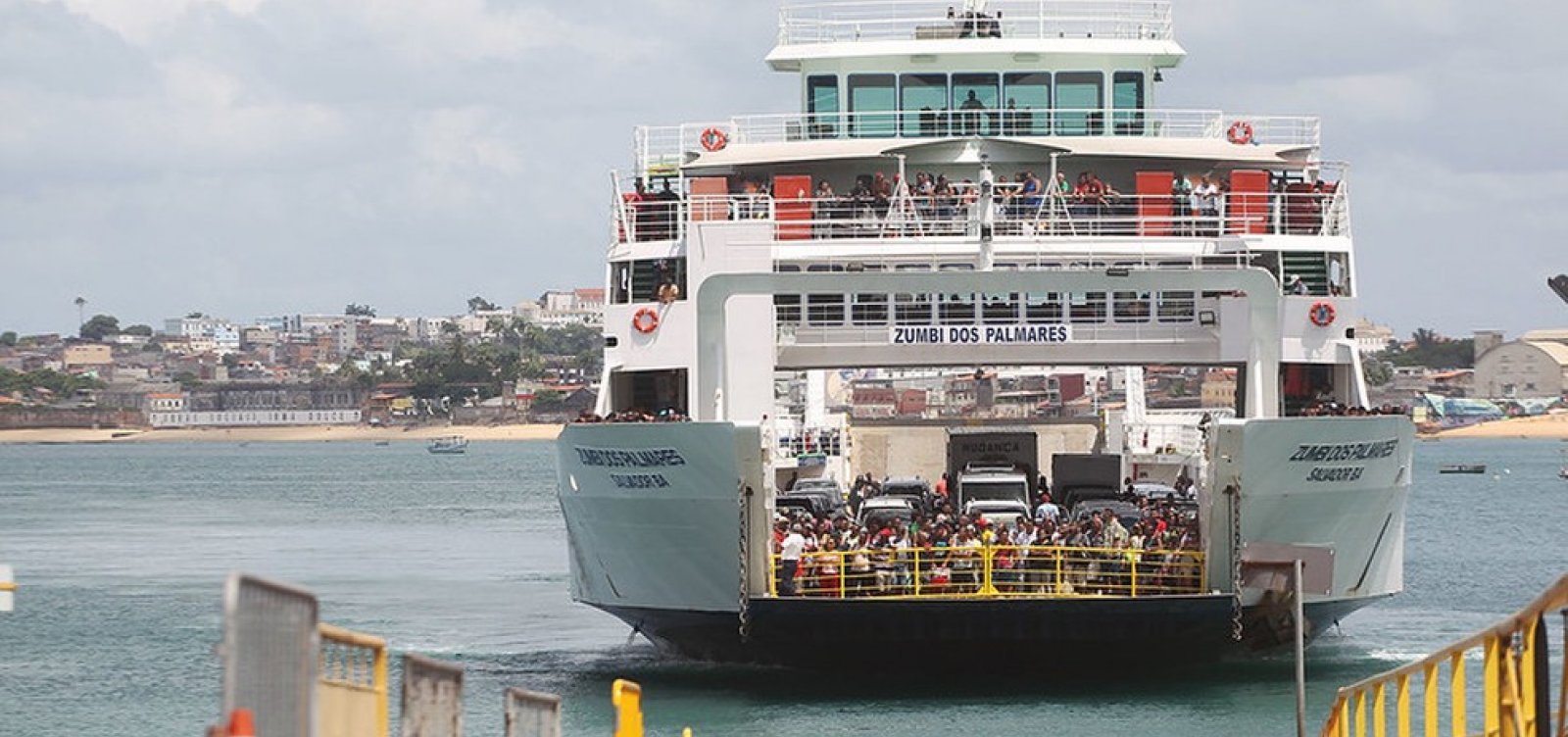 Após prorrogação das medidas restritivas, travessias de ferry boat estão suspensas na Bahia