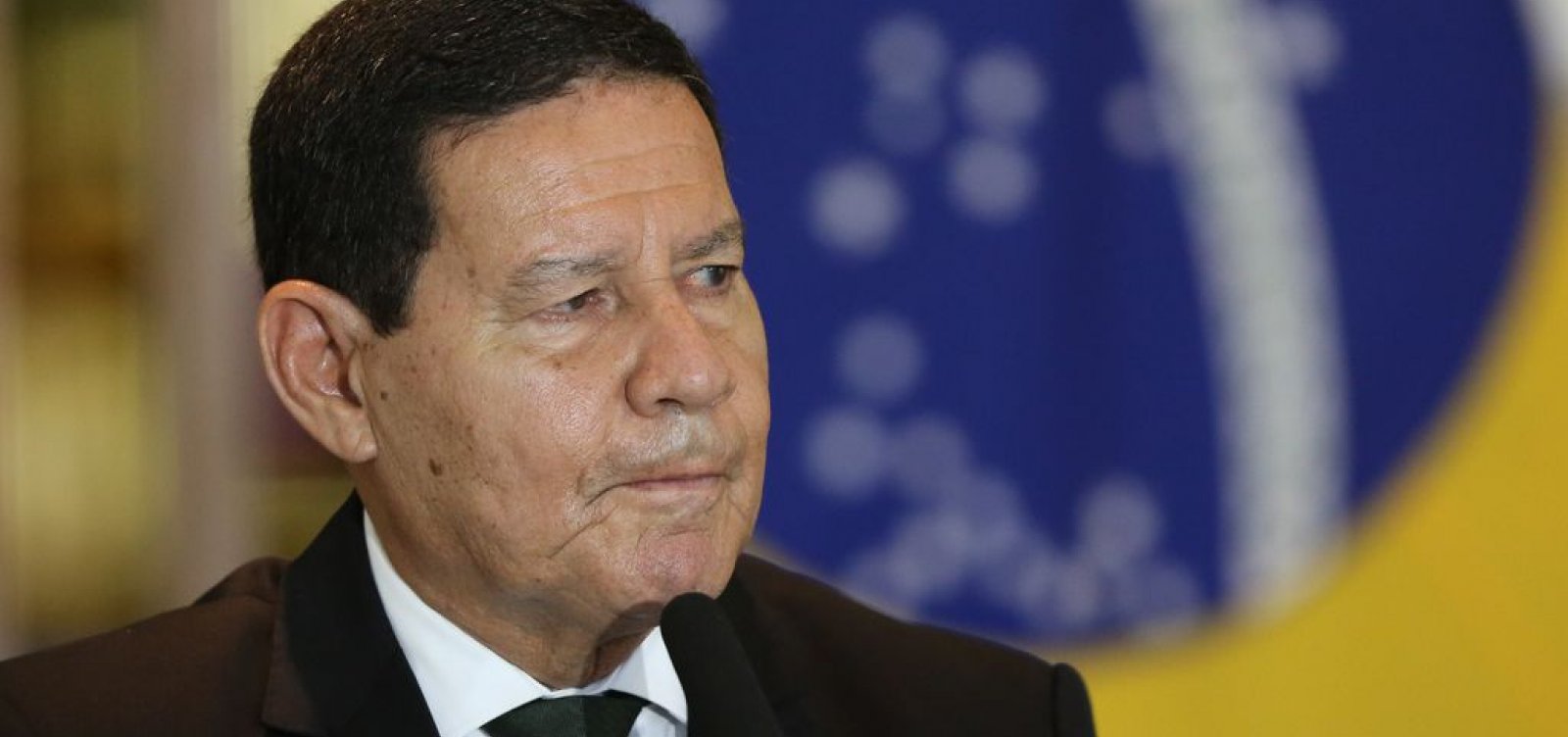 'Não adianta querer impor algo nacional', diz Mourão sobre toque de recolher
