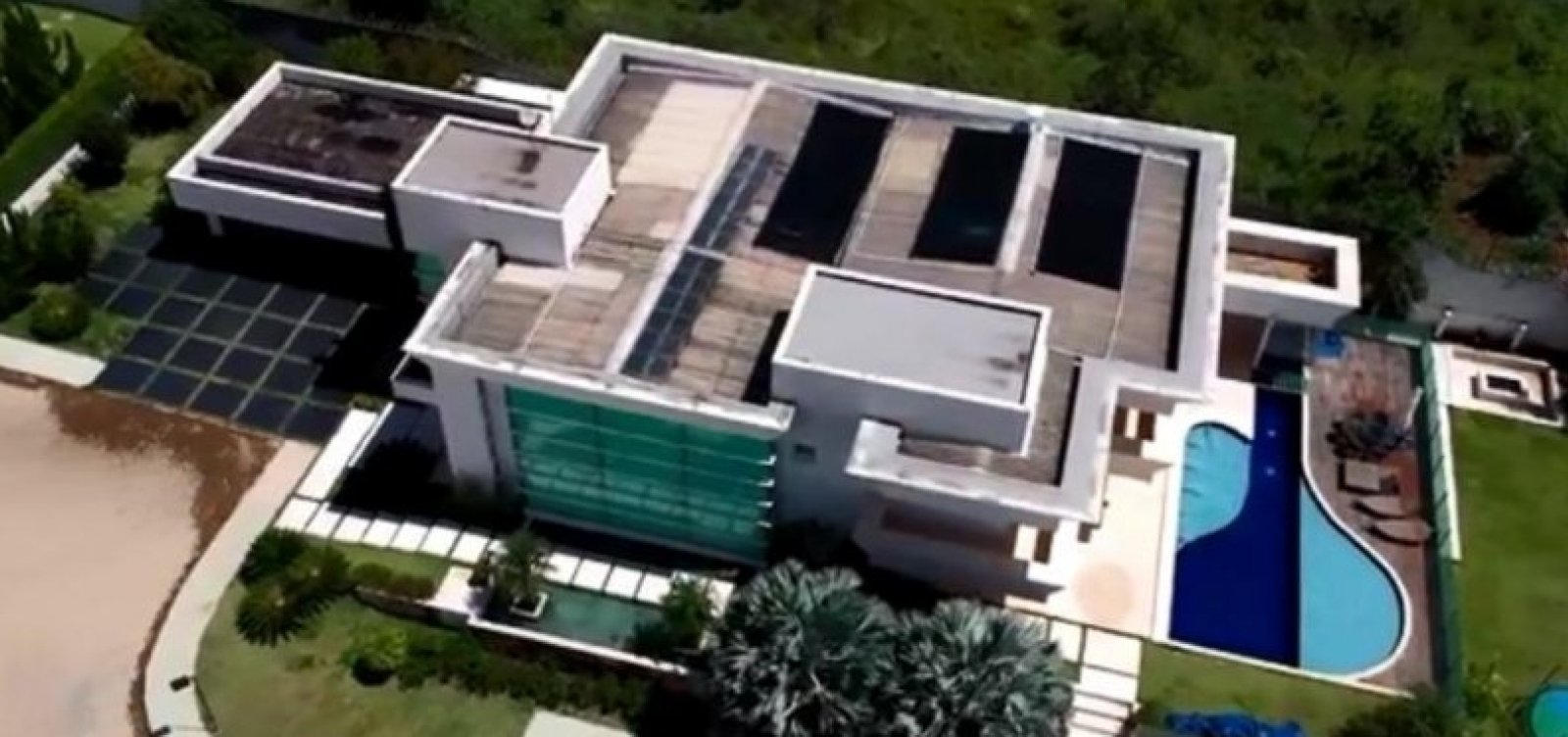 Flávio Bolsonaro diz ter usado dinheiro de venda de outro imóvel para comprar mansão em Brasília