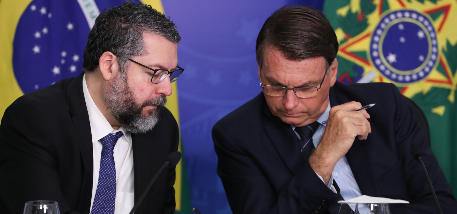 Bolsonaro envia Ernesto e comitiva a Israel por spray 'milagroso', que ele diz não saber o que é