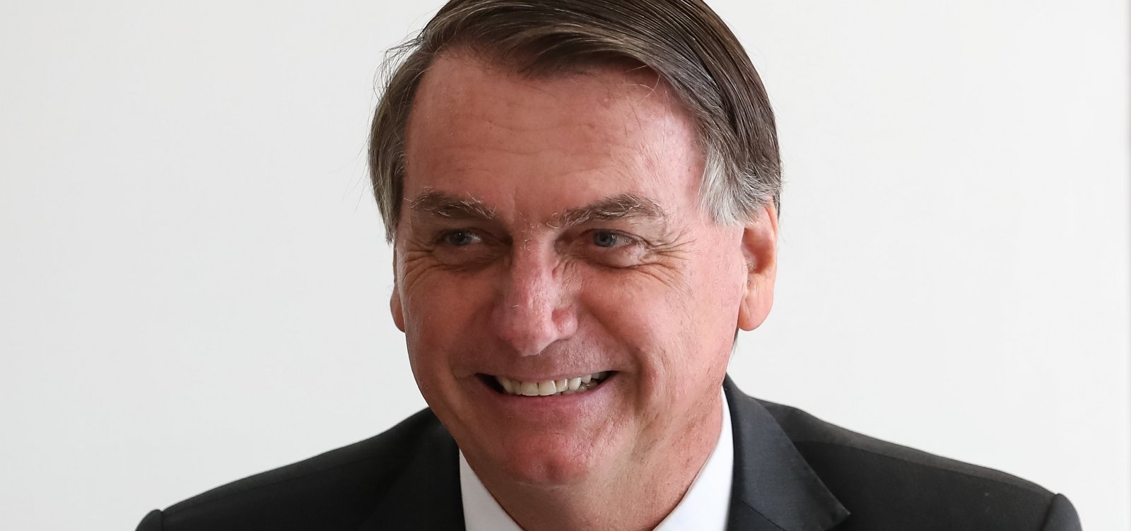 Em dia de recorde de mortes por Covid-19, Bolsonaro promove almoço 'bem descontraído'