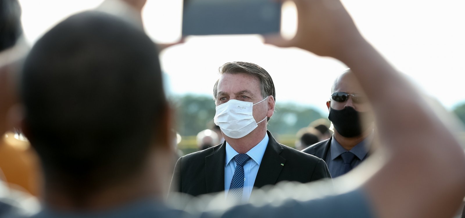 Com país em colapso, Bolsonaro critica isolamento: 'Chega de mimimi'