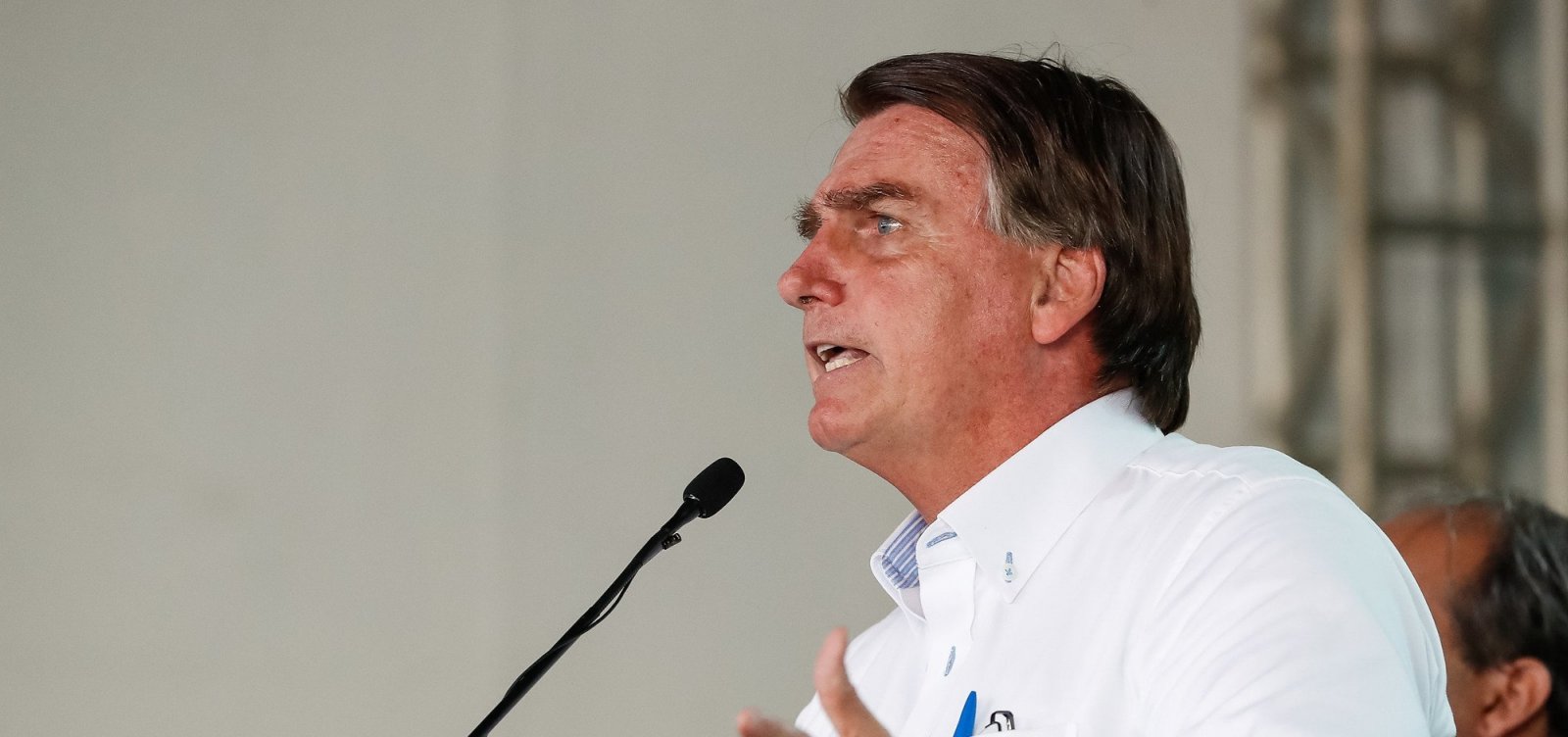Bolsonaro diz que parece que só morre gente de Covid-19 no Brasil