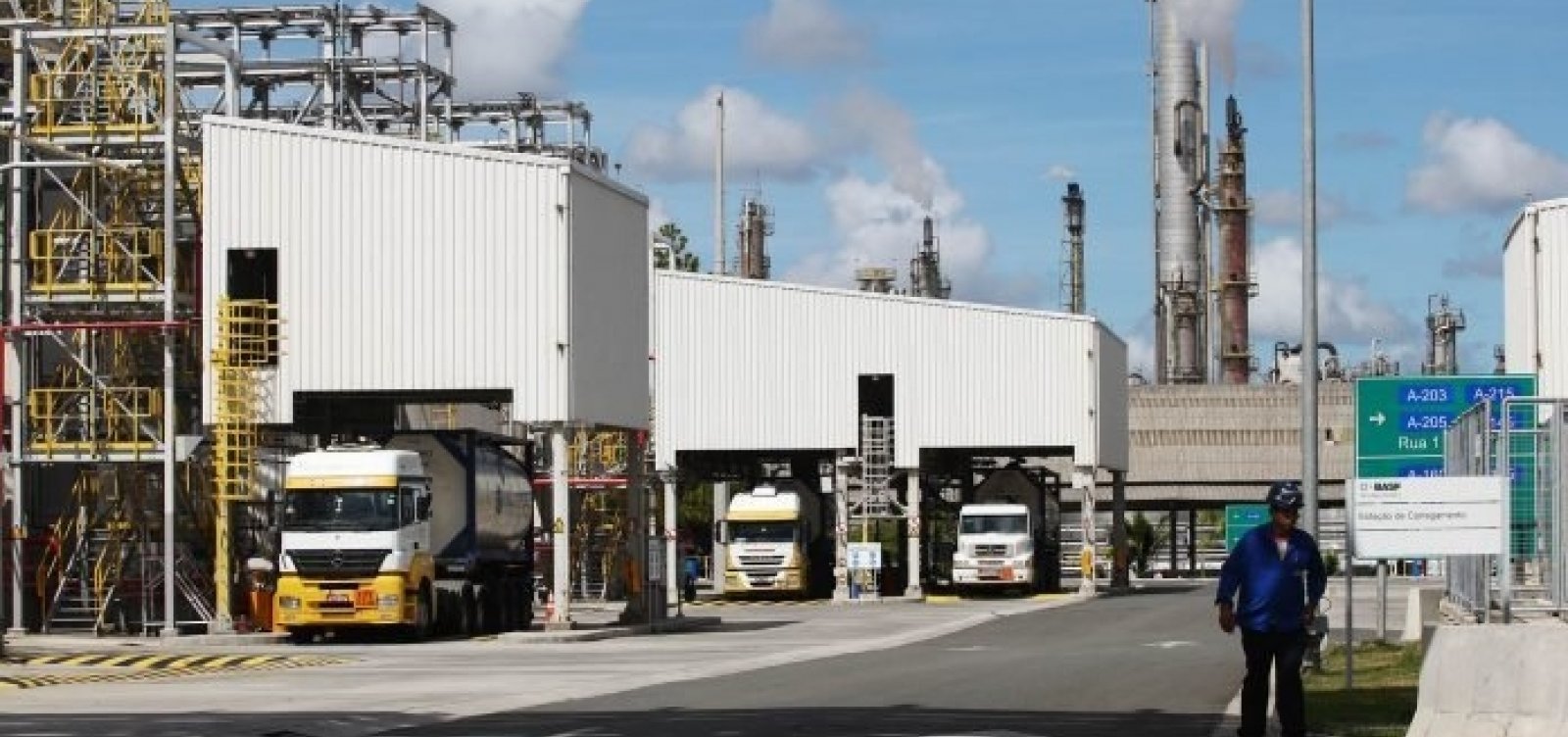 Produção industrial cresce pelo 9º mês, mas desempenho é o pior desde abril