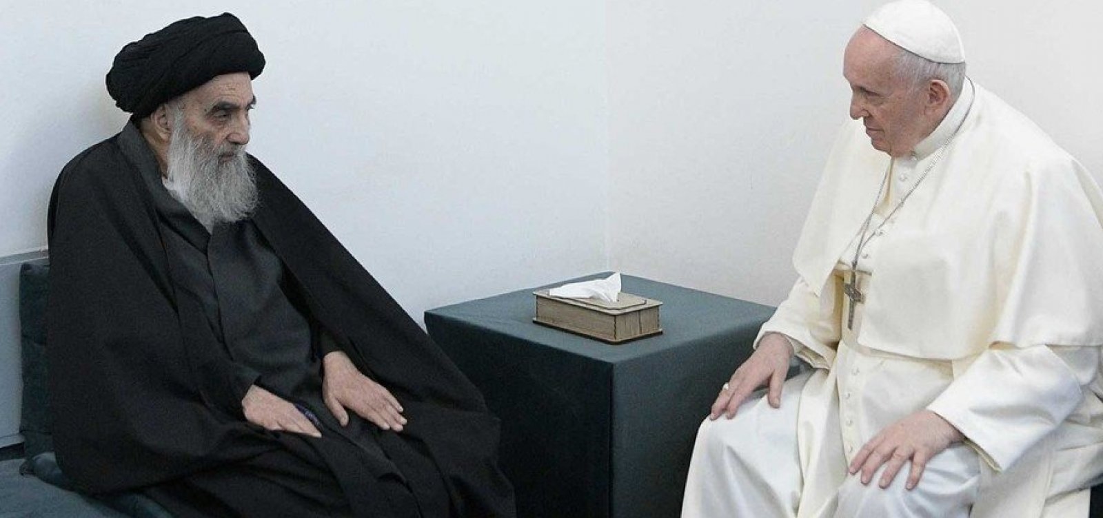 Papa Francisco tem encontro histórico com líder xiita do Iraque