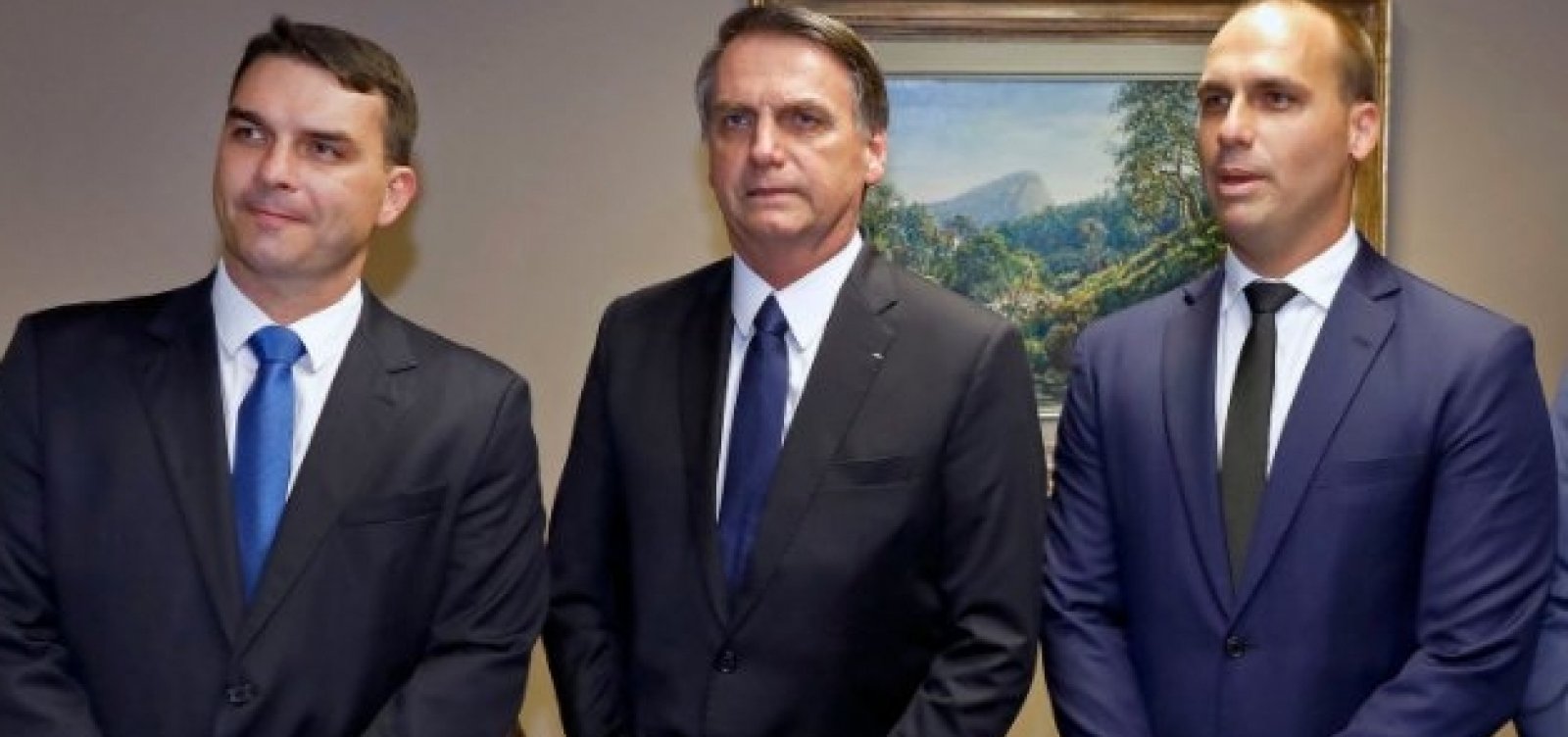 Com presidentes aliados no Congresso, filhos de Bolsonaro articulam assuntos de interesse do pai