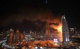 Incêndio atinge prédio em Dubai antes de queima de fogos do Réveilon; veja vídeo