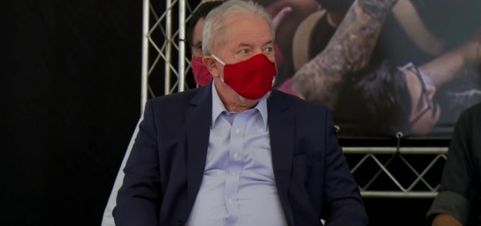 Lula pede que população não siga 'nenhuma decisão imbecil' de Bolsonaro e Pazuello: 'Tome vacina'