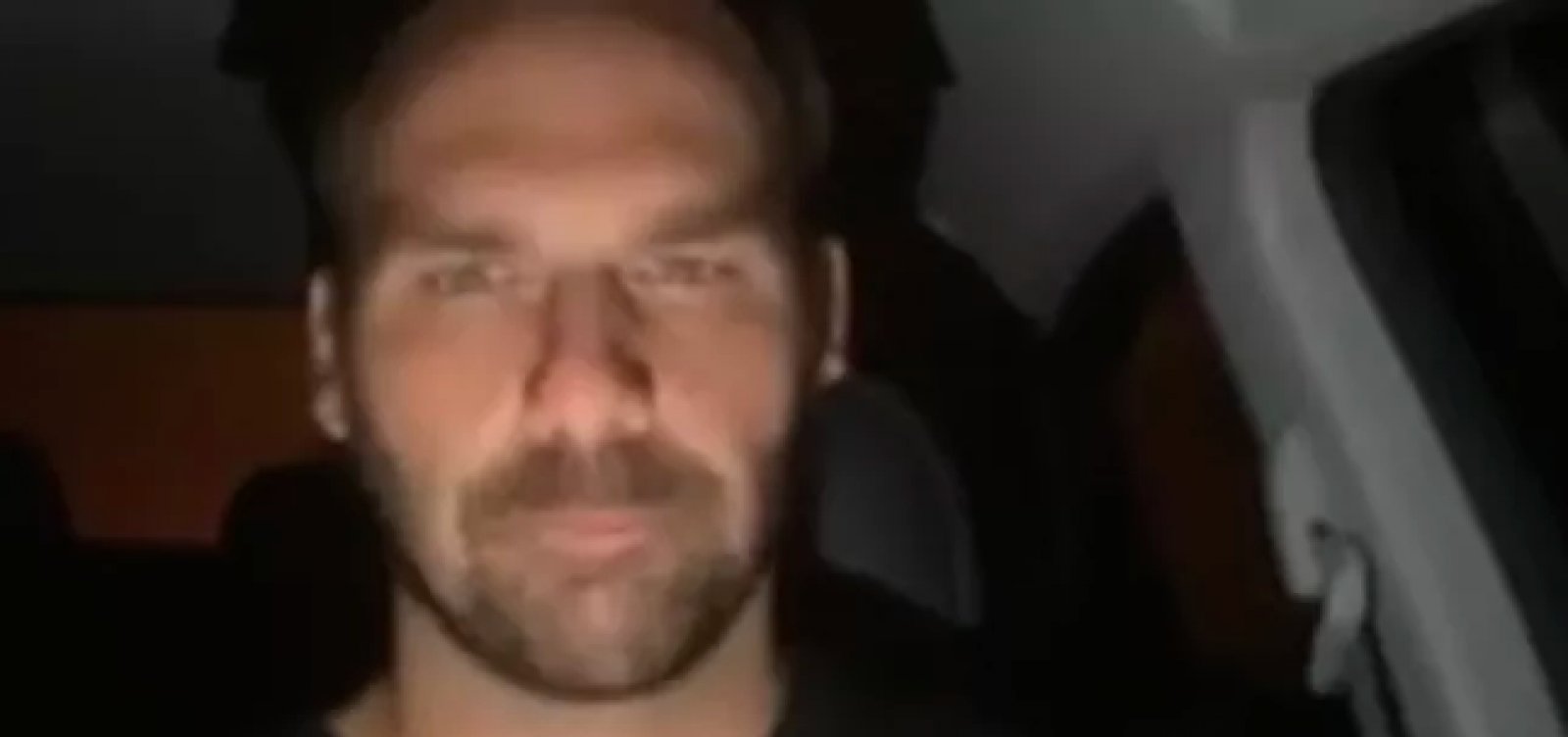 ʽEnfia no raboʼ, diz Eduardo Bolsonaro sobre uso de máscara contra covid-19