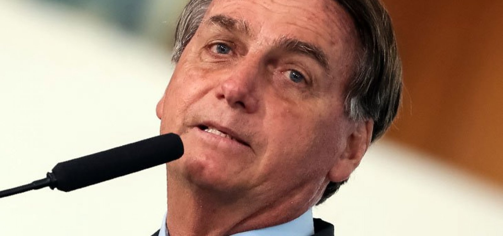 Bolsonaro diz que medidas restritivas são "estado de sítio" e ataca governadores