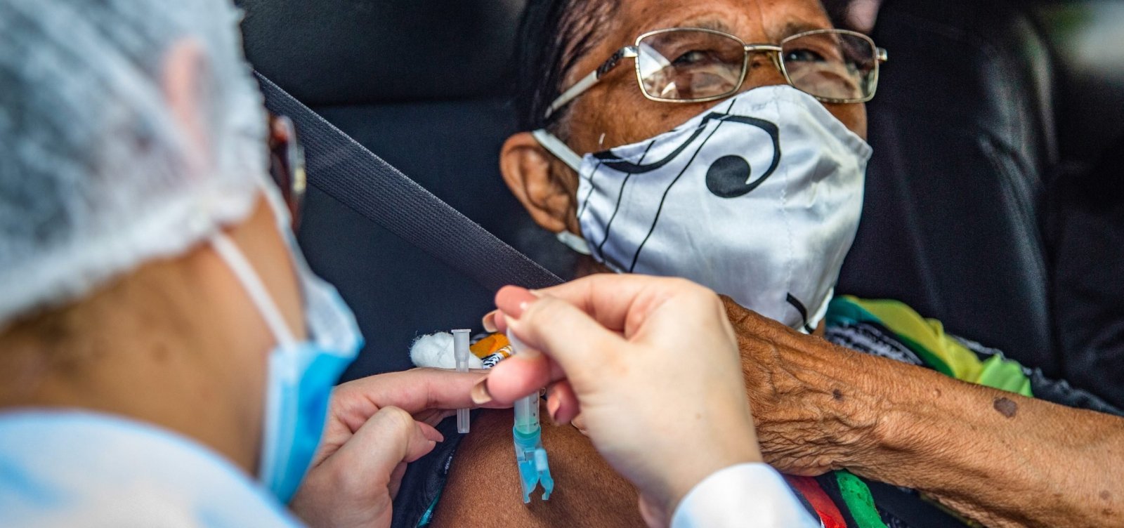 Brasil vacinou 9,7 milhões de pessoas contra Covid-19, diz consórcio de imprensa