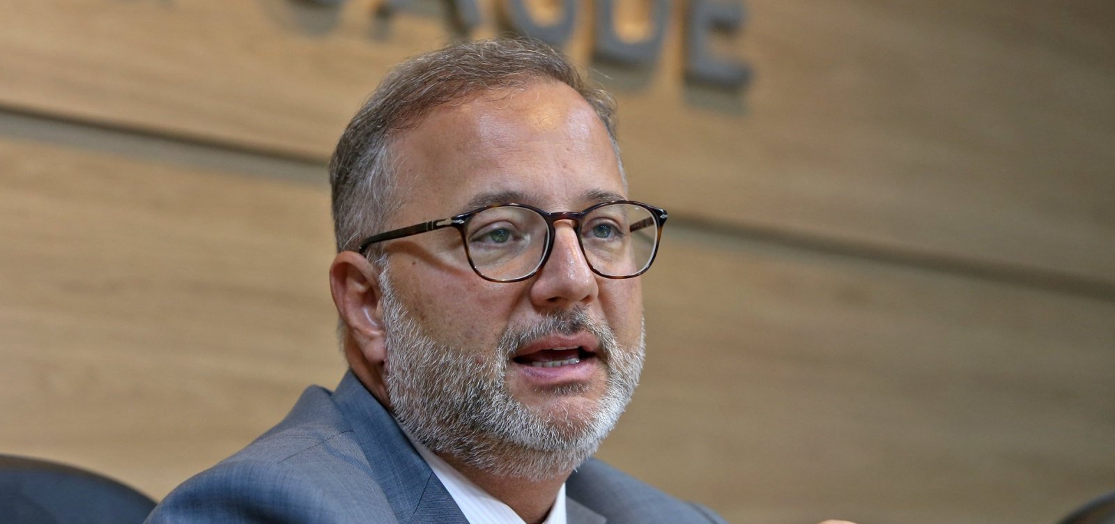 Secretário de Saúde cita 'preocupação' com municípios que flexibilizam restrições