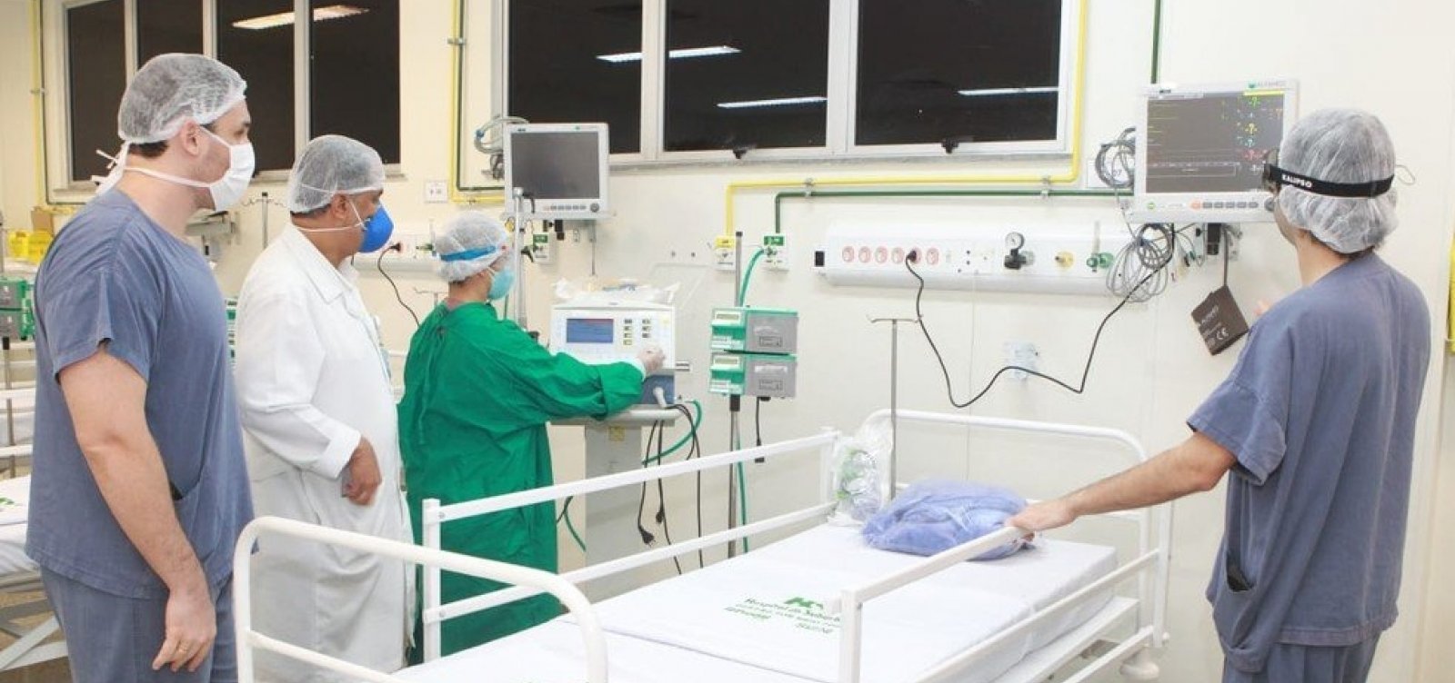 Média móvel de mortes na última semana por Covid-19 ultrapassa 2 mil pela primeira vez