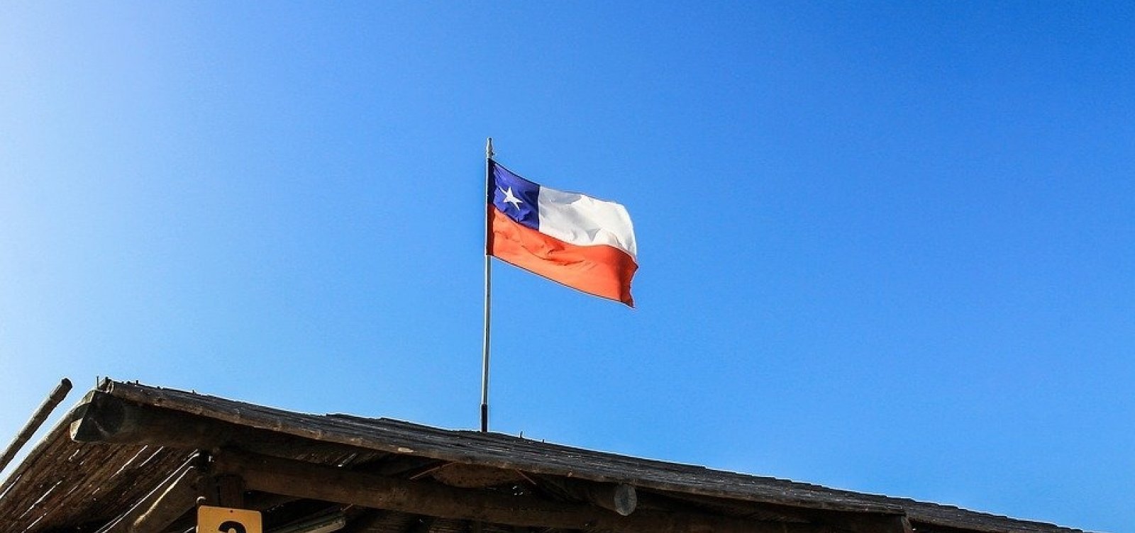 Chile impõe quarentena em hotel para quem chegar do Brasil