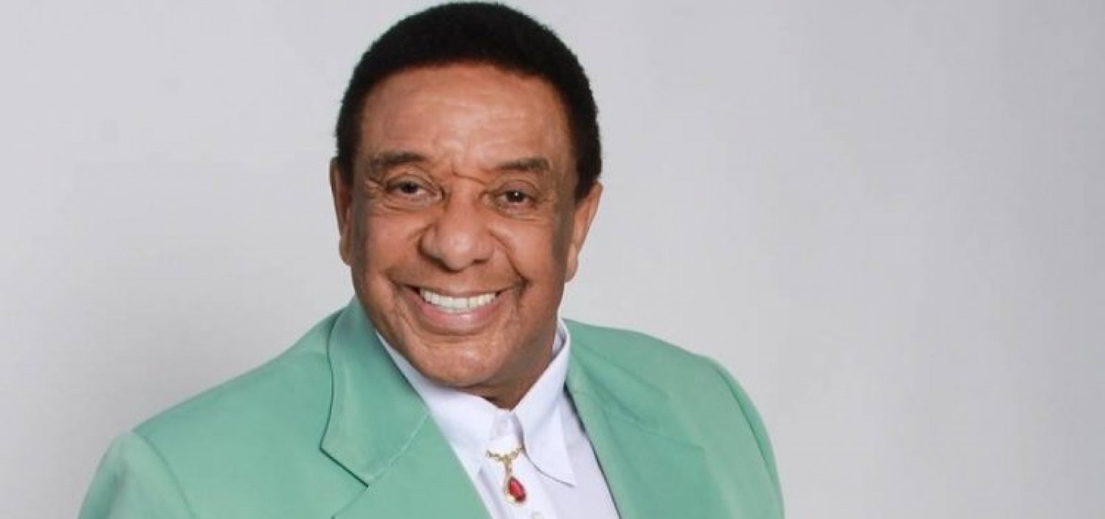 Internado com Covid-19 em estado grave, Agnaldo Timóteo é intubado