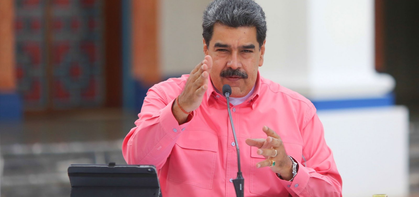 Facebook suspende página de Maduro por divulgar falso 'remédio milagroso' contra Covid-19