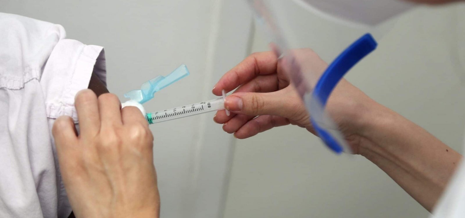 Ministério da Saúde adiciona pessoas com HIV em grupo prioritário da vacinação contra Covid-19