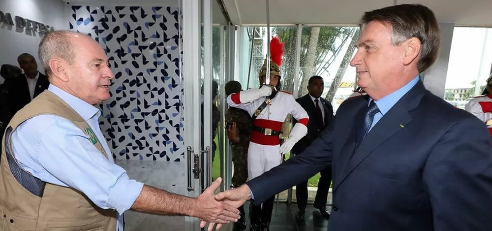 Generais avaliam que Bolsonaro busca uso político das Forças Armadas