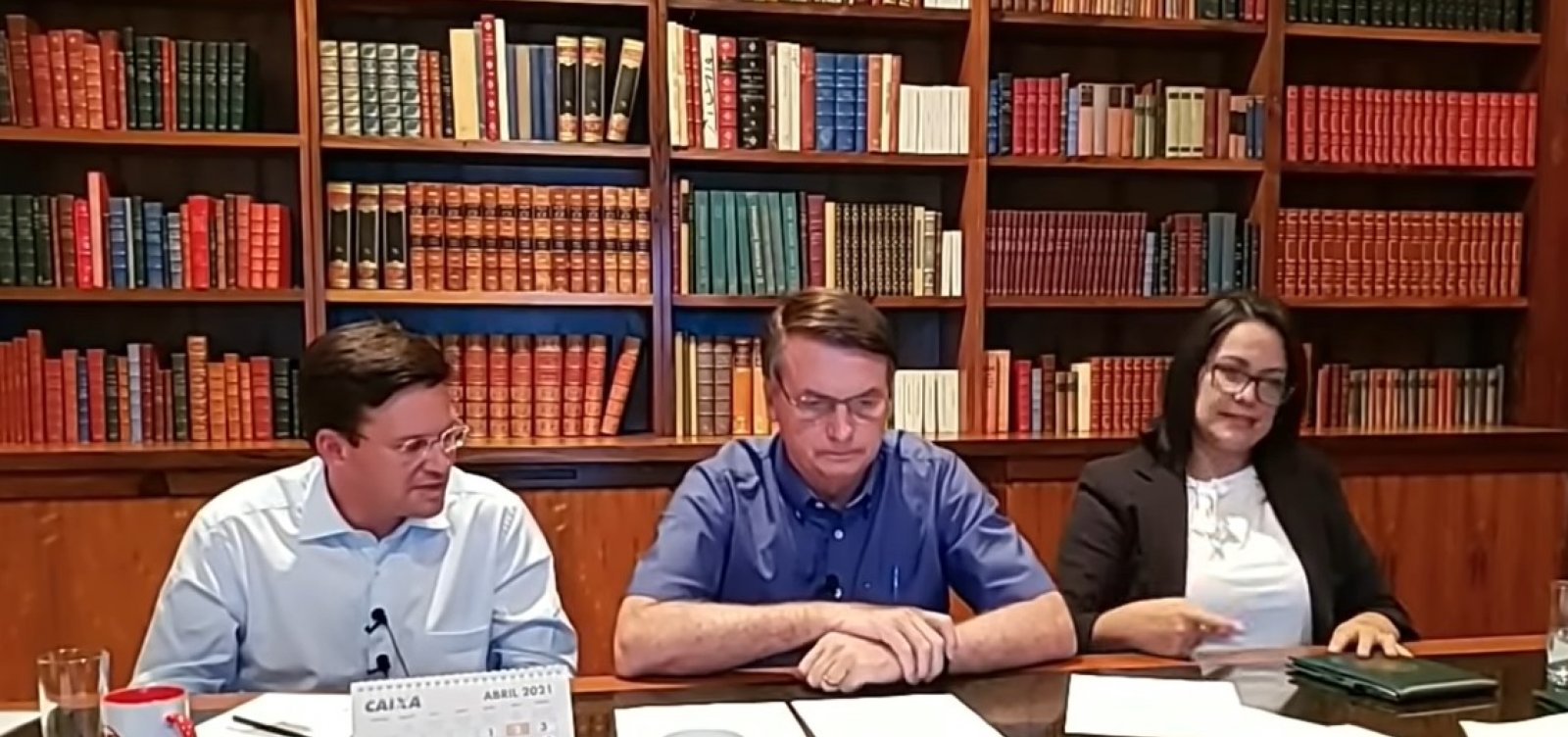 Bolsonaro mente novamente sobre vacinas, medidas e decretos