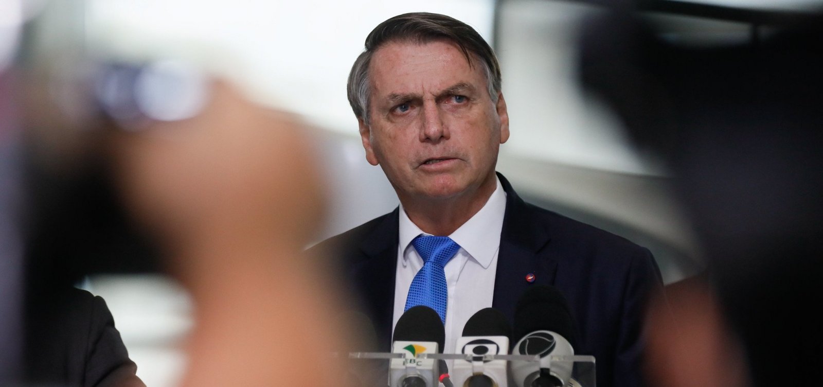 'Se acharem que devo vacinar, vacino', diz Bolsonaro