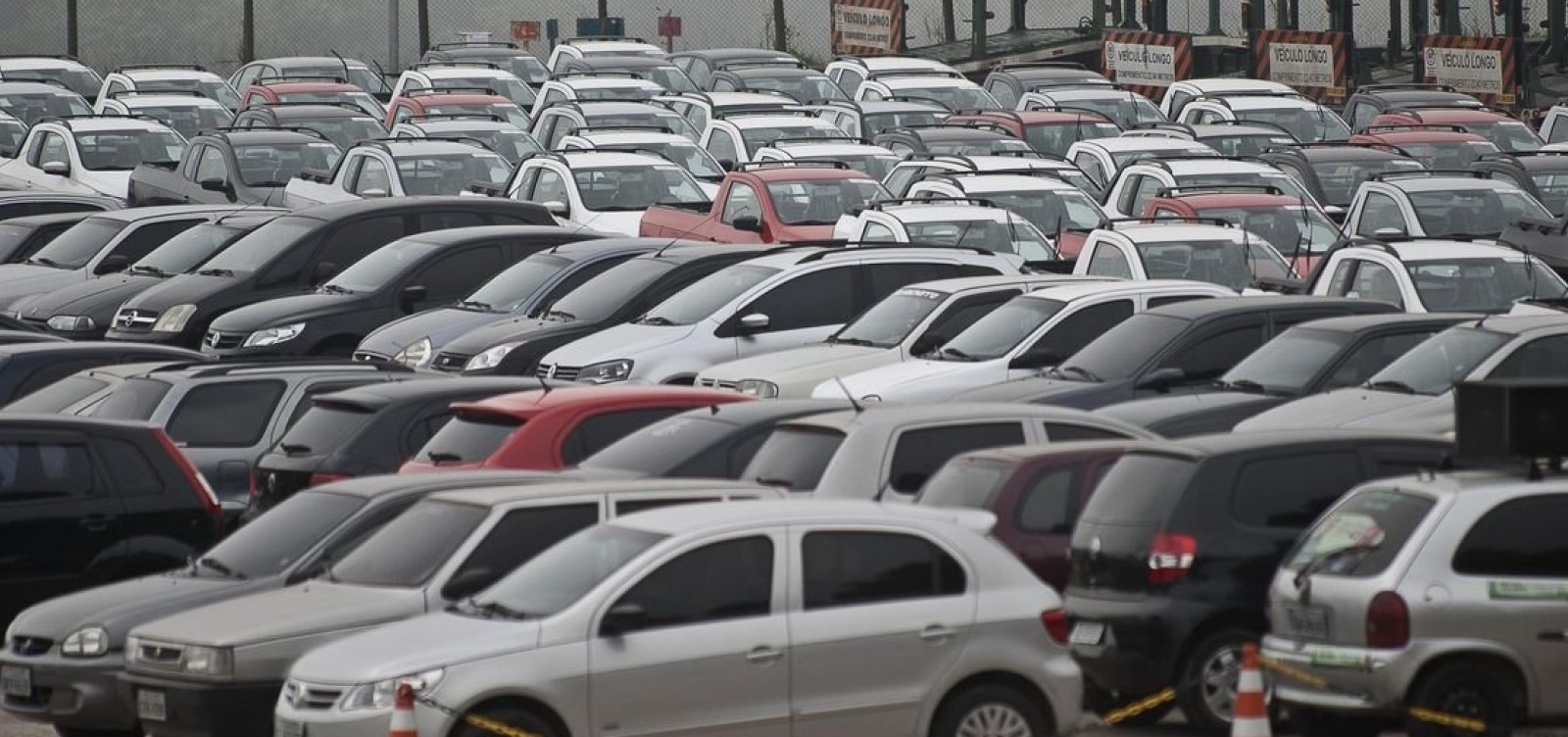 Venda de veículos novos no Brasil sobe em março, aponta Fenabrave