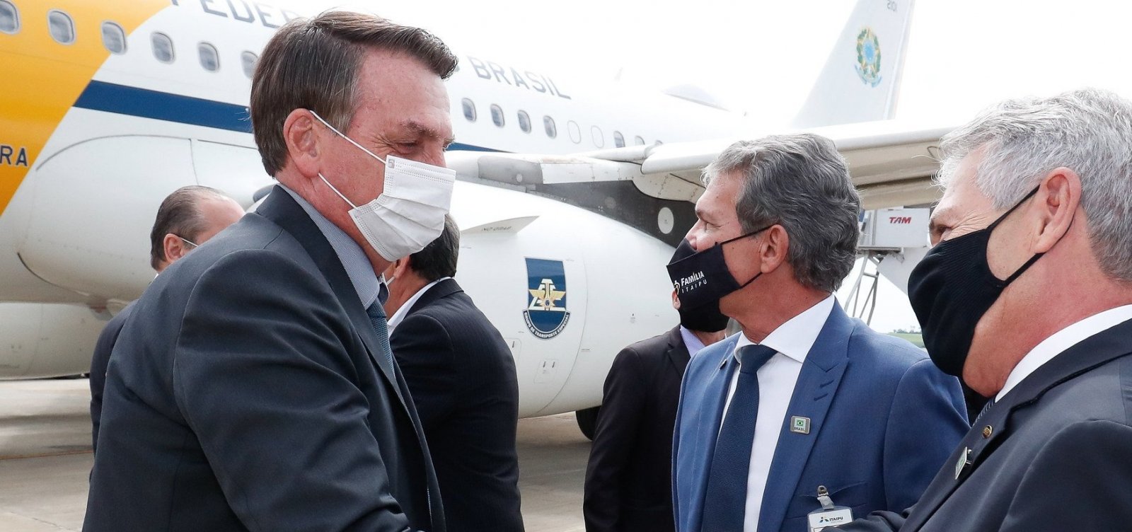 Bolsonaro volta a criticar governadores por isolamento: 'Falta humanidade'