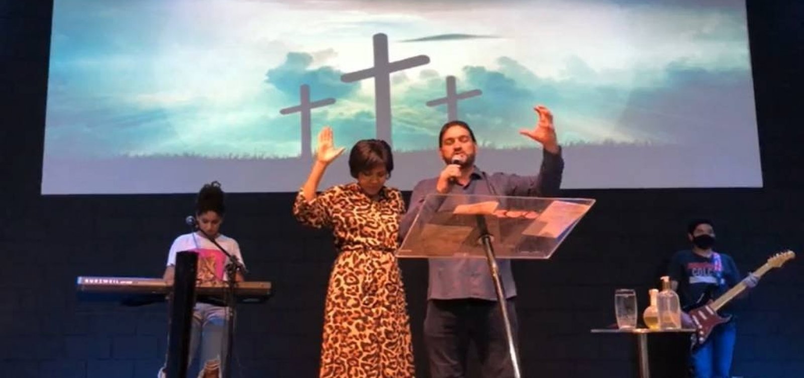 Com 117% dos leitos ocupados, prefeita de Bauru e parentes organizam cultos presenciais em igreja da família