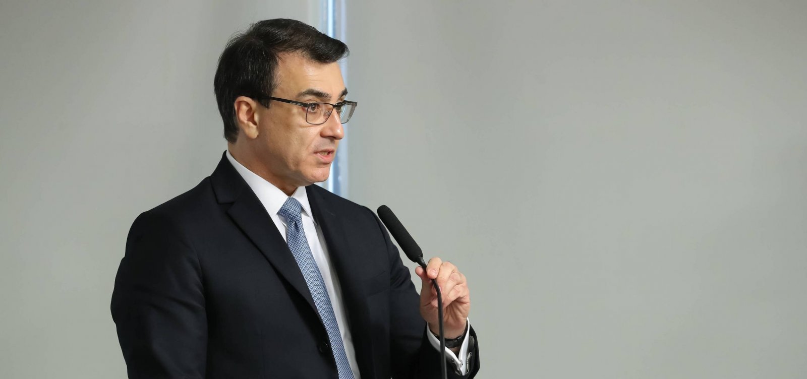 Em 1ª conversa com ministro chinês, novo chanceler discute cooperação para insumos de vacina