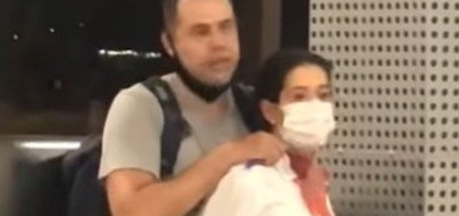 Homem faz comissária refém em Aeroporto de São Paulo
