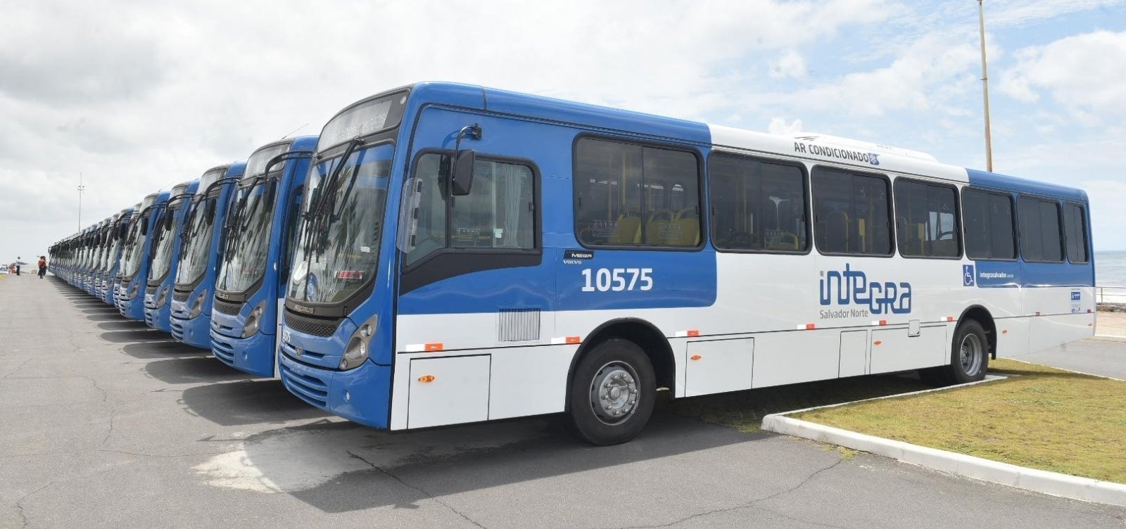 Ônibus voltam a circular em Salvador, mas rodoviários ainda ameaçam greve geral