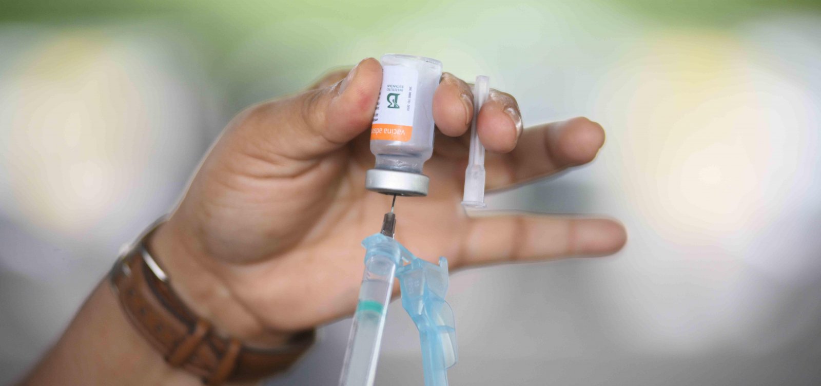 Salvador vacina mais de 150 mil pessoas contra covid com duas doses