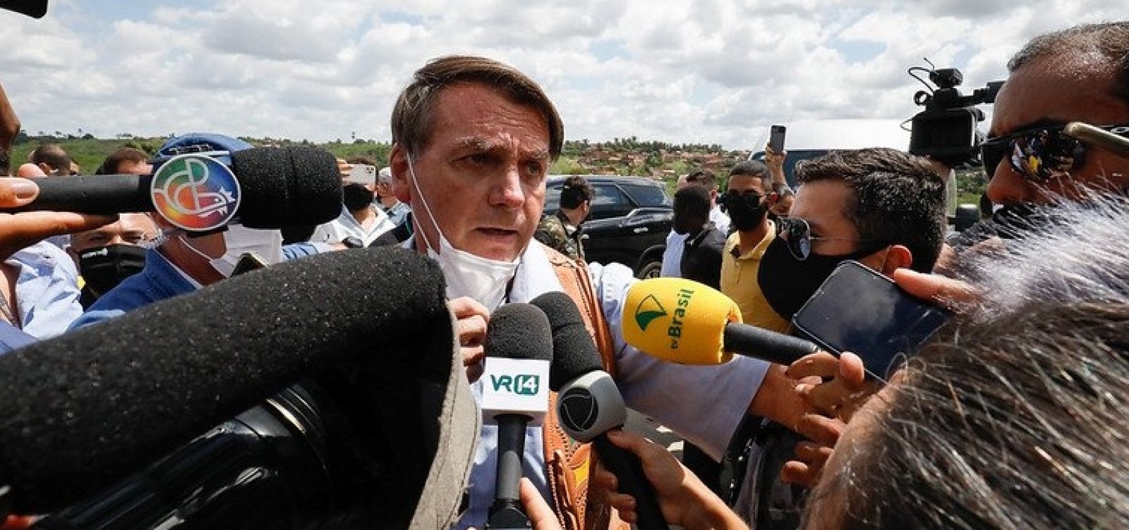ABI lamenta ataque de Bolsonaro à jornalista baiana: “conduta incompatível”