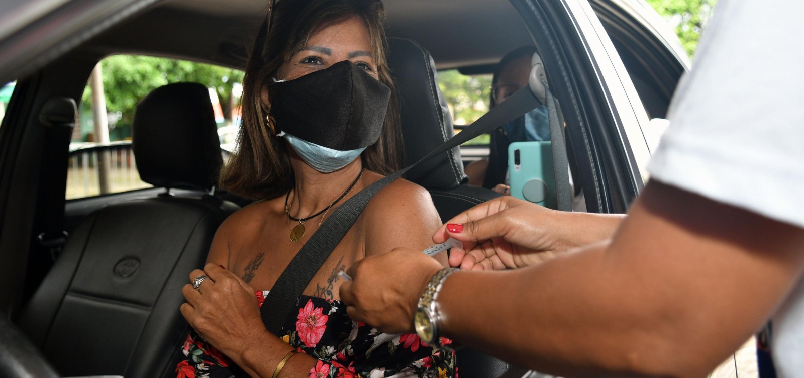 Vacinação contra covid-19 inclui trabalhadores da limpeza nesta quarta em Salvador