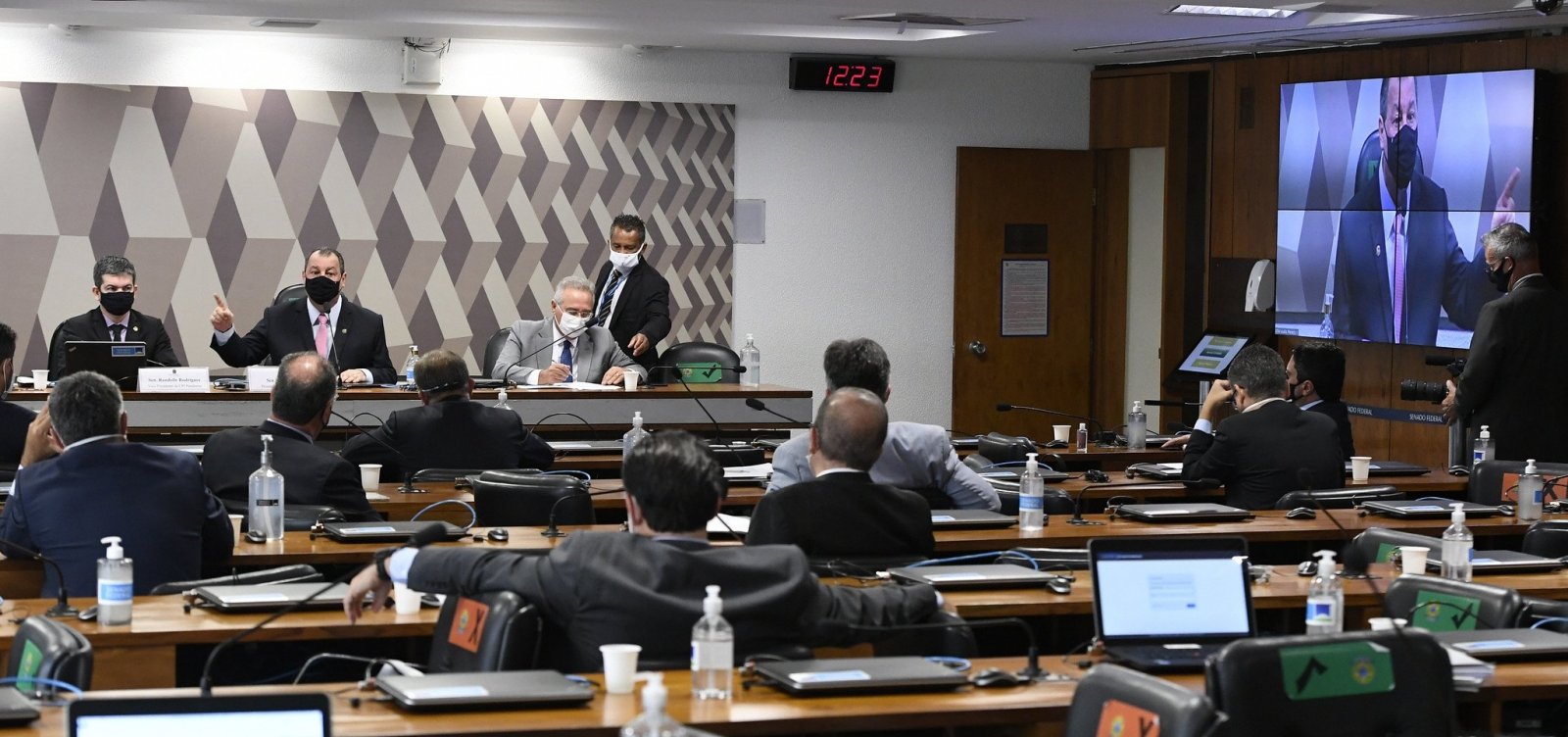 Requerimentos de senadores governistas para CPI da Covid saíram do Planalto