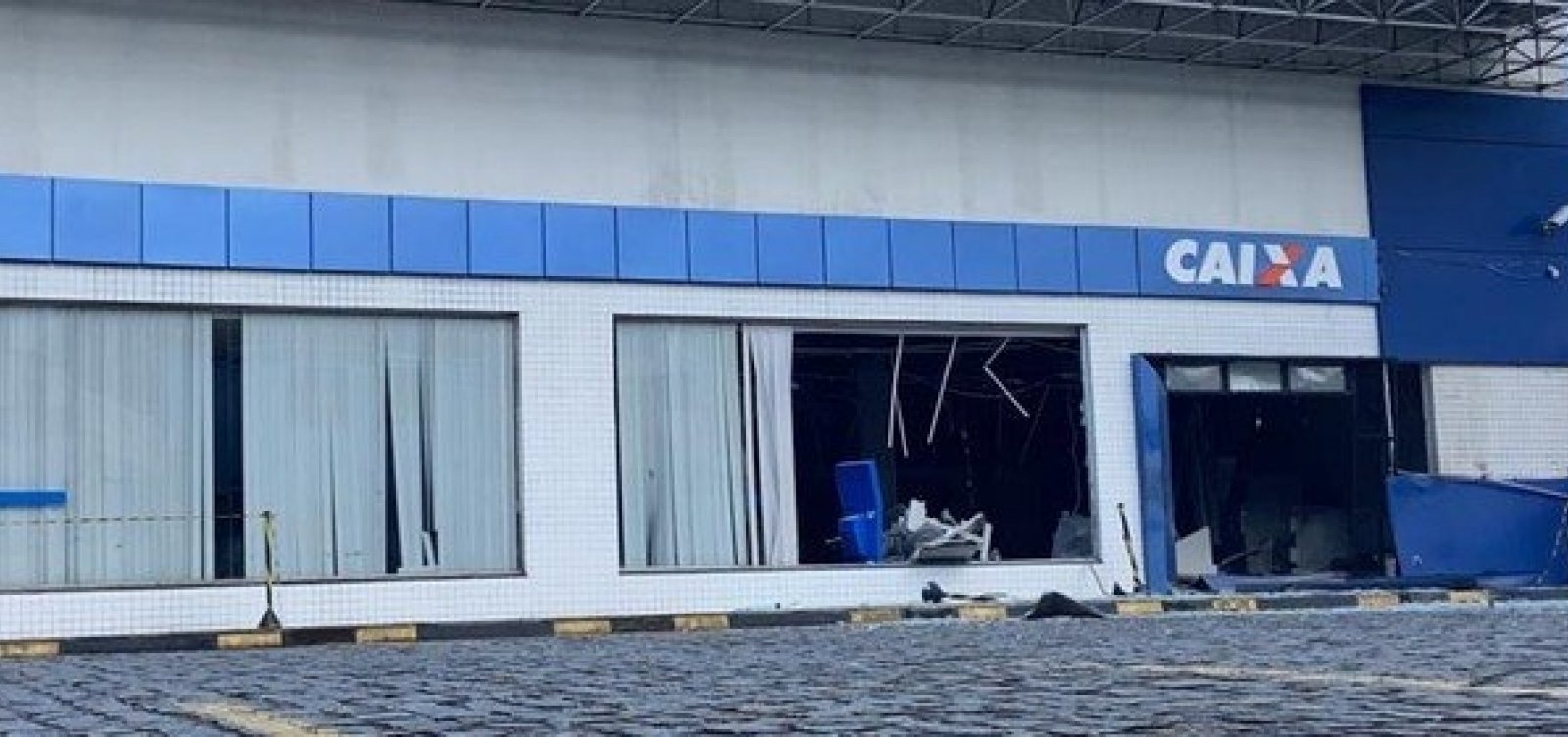 Bandidos explodem ag&ecirc;ncia no Largo do Tanque e fazem ref&eacute;m; &eacute; o 20&ordm; ataque na Bahia em 2021