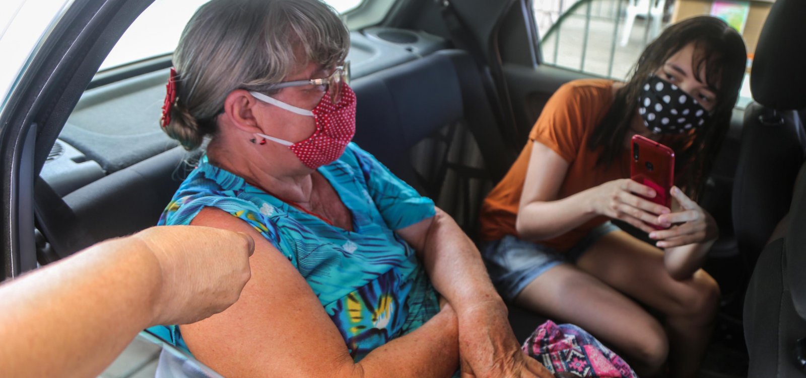 Em escassez, reforço da CoronaVac é aplicado em postos diferentes em Salvador; confira cronograma