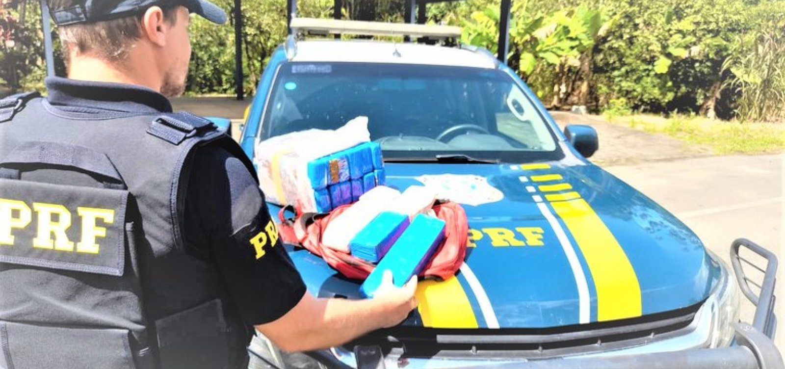 Mulher de 19 anos é presa em flagrante com 13 kg de maconha no sul da Bahia