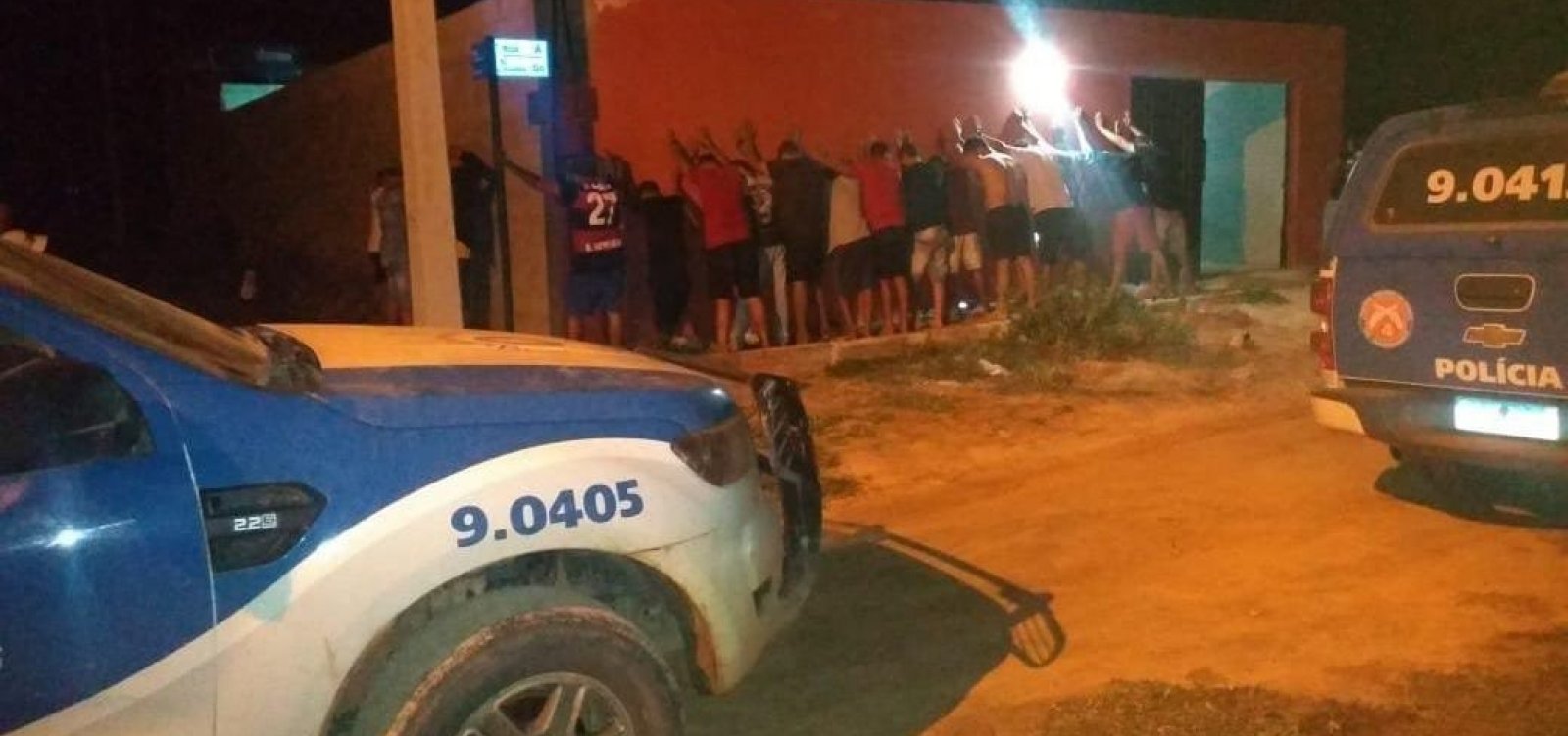 Polícia Militar encerra aglomeração com 55 pessoas no interior da Bahia