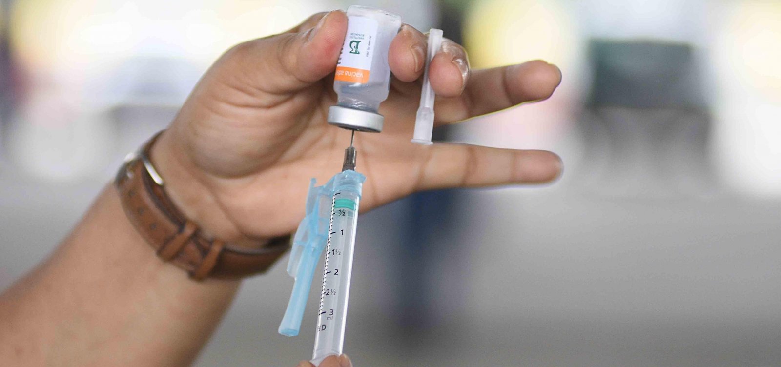Sem vacinas, segunda dose com CoronaVac é suspensa em Salvador